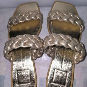 DULCI VITA GOLD LEATHER CENETEPEDE STRAP SLIP ON FLAT SANDAL